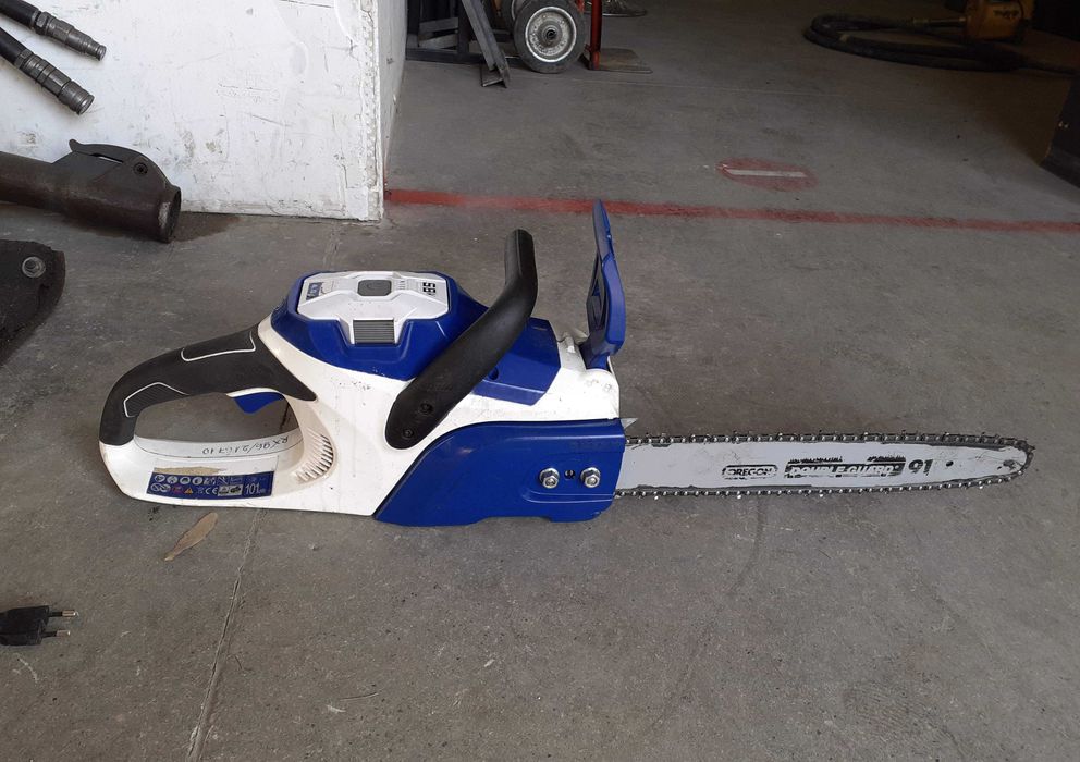 Акумулаторна резачка за дърва ПОД НАЕМ от Рентекс