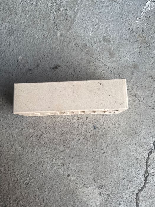 Кирпичи облицовочные бежевые