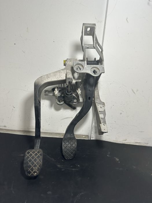Ax pod pedalier Audi A4 B6 1.9 TDI AWX 1.6 benzină 2.0 8D1721117N