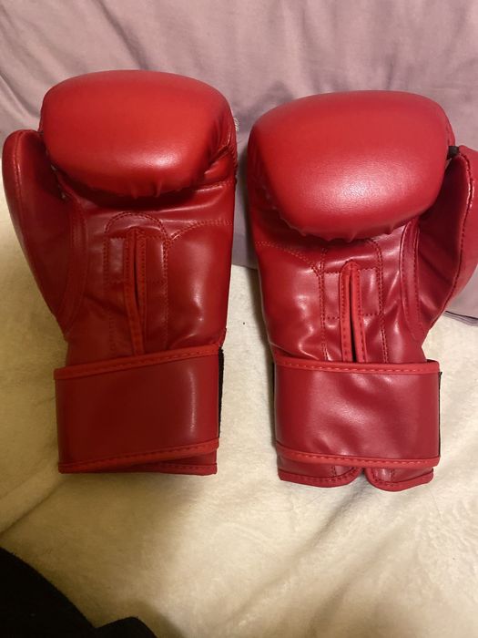 Manusi de box si fase de vanzare