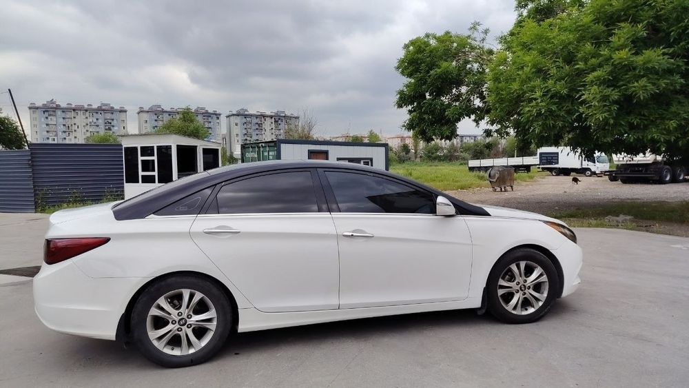 Moshina sotiladi