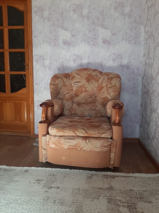 Диван с двумя креслами