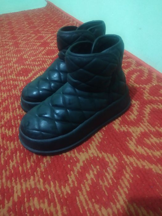 Xitoy etigi  sotiladi. sifatiga gab yuq 38 razmeri