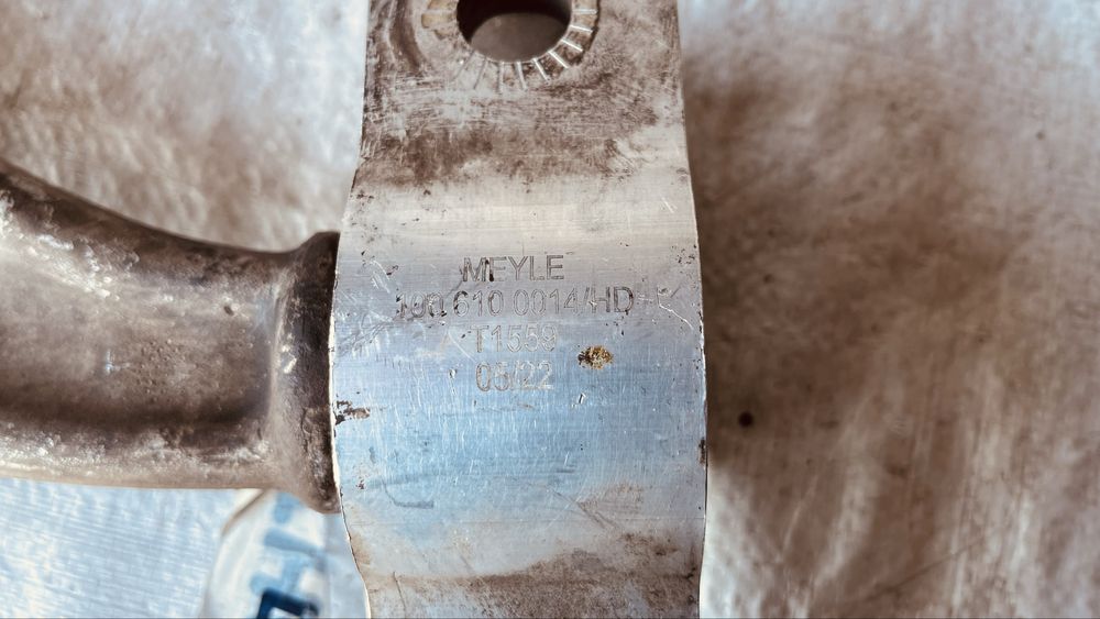 2 броя Тампон и носач VW Sharan 2014г.