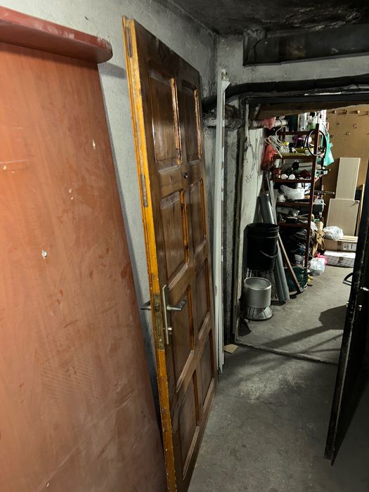 Дървена входна врата