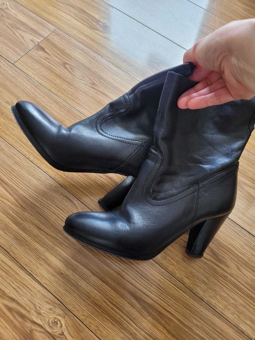 Botine negre din piele