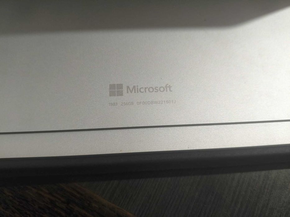 Microsoft Surface Pro 8 i5 / 16GB / 256GB + tastatură + stylus