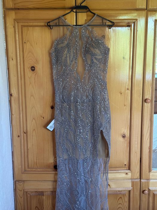 Официална рокля , нова не е носена , с етикет