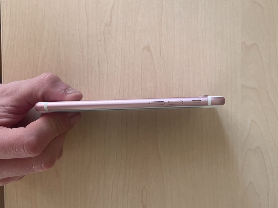 Продам айфон 7 ( на запчасти )