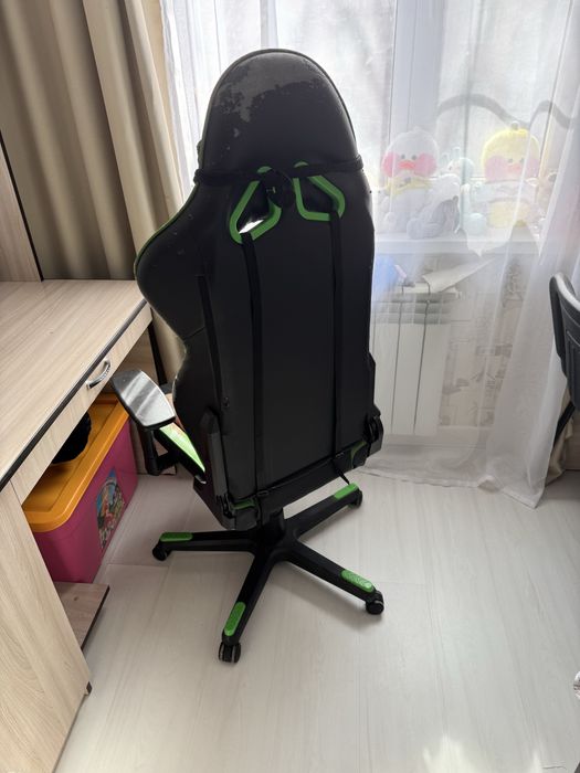 Игровое кресло DXRacer