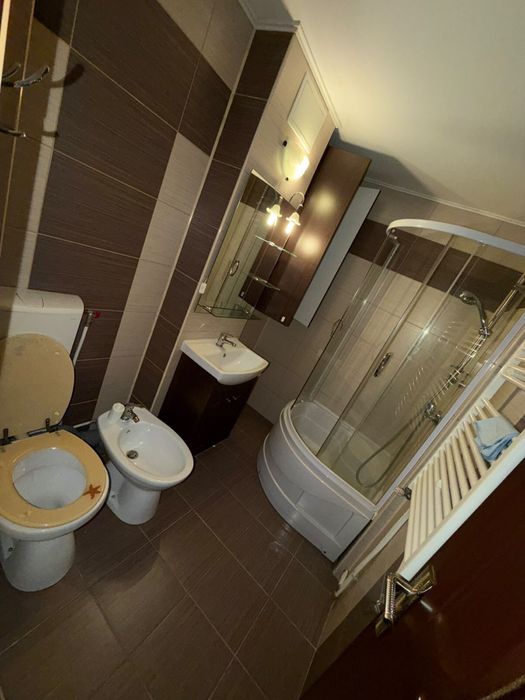 Inchiriez apartament