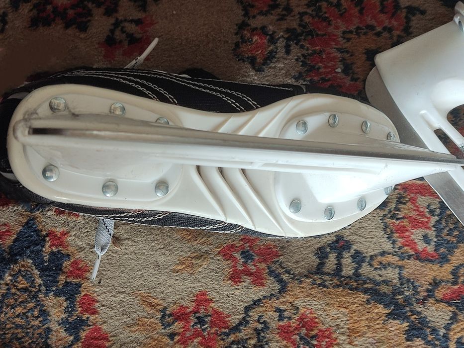 Коньки хоккейные