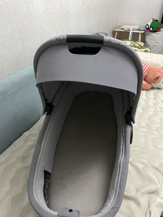 Продам люльку easy walker charley