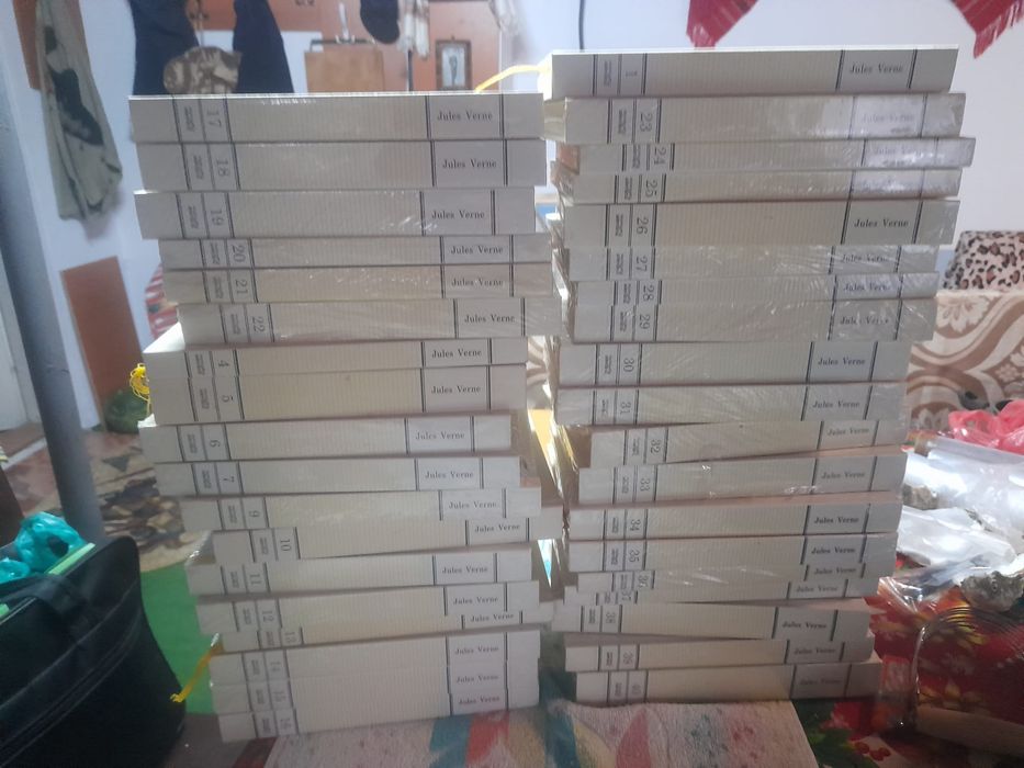 Jules Verne..38 volume la tipla(noi).15lei bucata.Se vand toate..