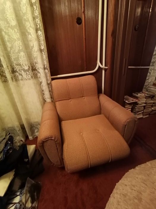 Диван, табуретки и фотьойли