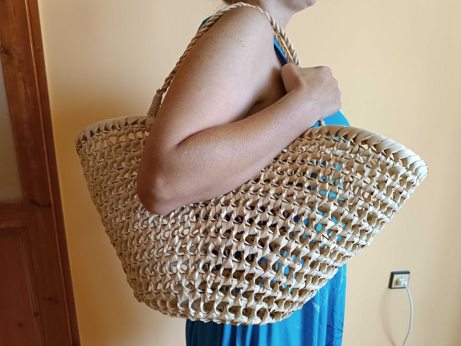 Кошница плетена и гъвкава, от лико