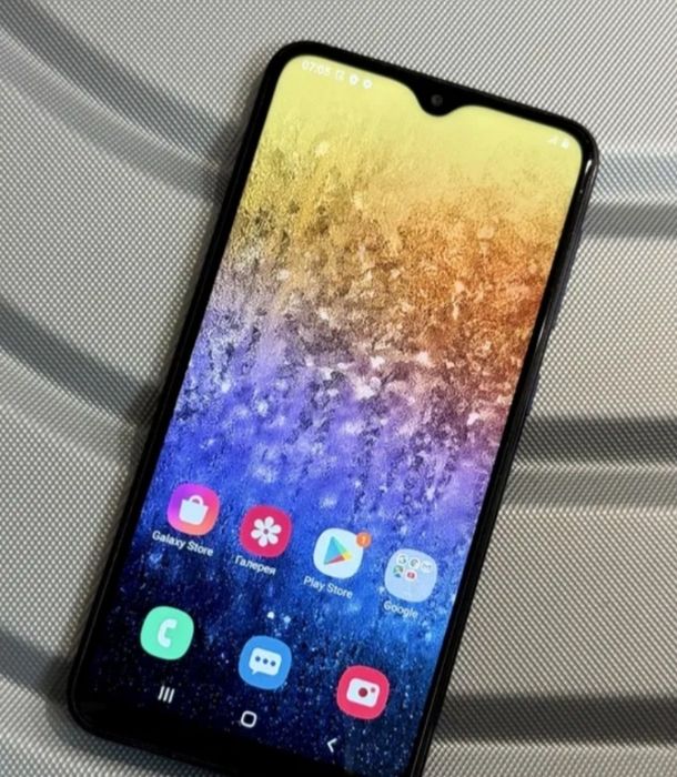 Продам Самсунг А10 память 32гб.