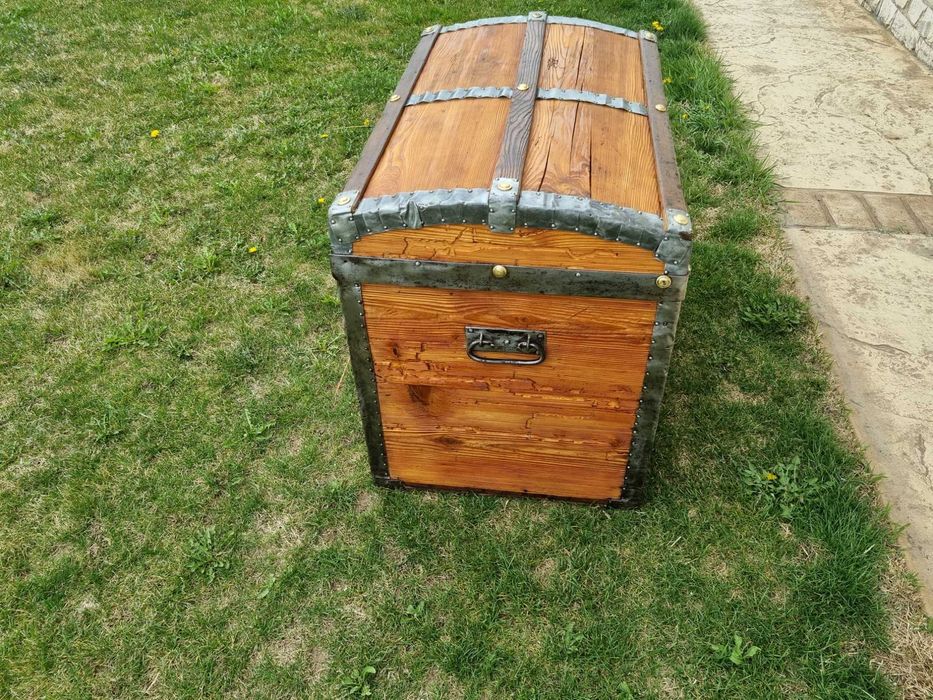 Стар дървен сандък/ракла/скрин