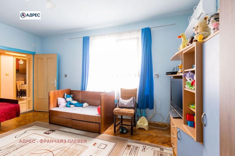 Къща в Плевен-9-ти квартал площ 194 цена 155000