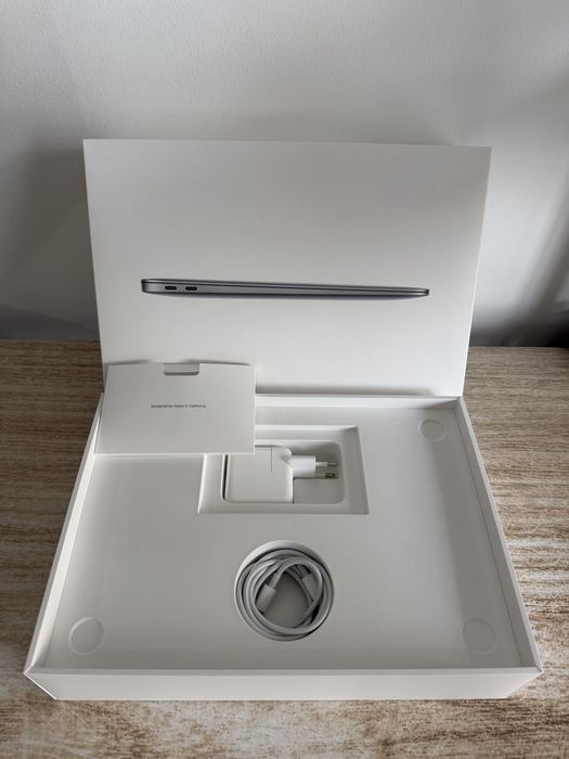 Vand Laptop Apple MacBook Air 2024 - 13“, True Tone, procesor Apple M1