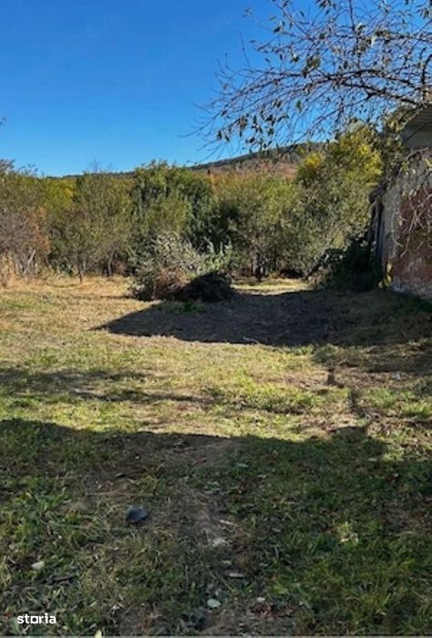 Vand 765 mp teren cu constructie in Toparcea