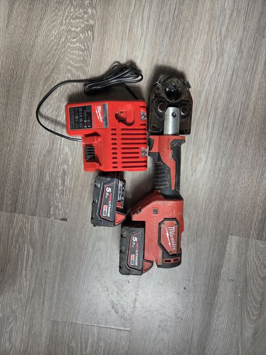 Milwaukee  M18HCCT Машина за кримпване на кабел