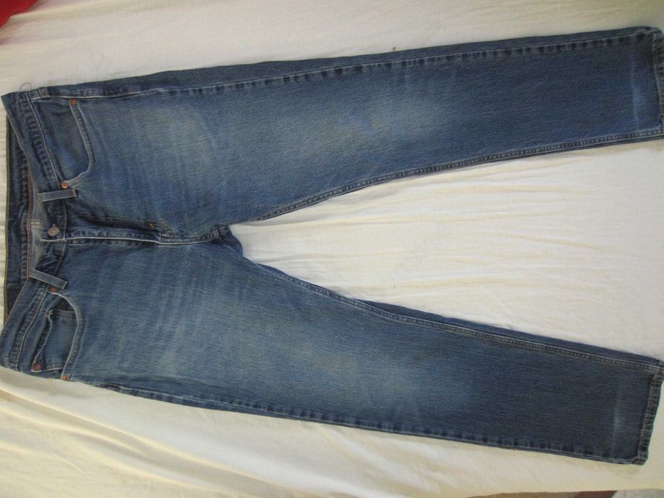 Blugi Levis 511, masura W34 L32,Talie =86cm, Lungime=104cm, croiala dreapta fermoar, 99%bumbac+1%elasthan, stare f.buna
