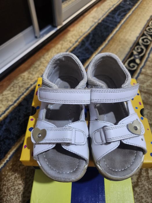 Продам сандали для девочки