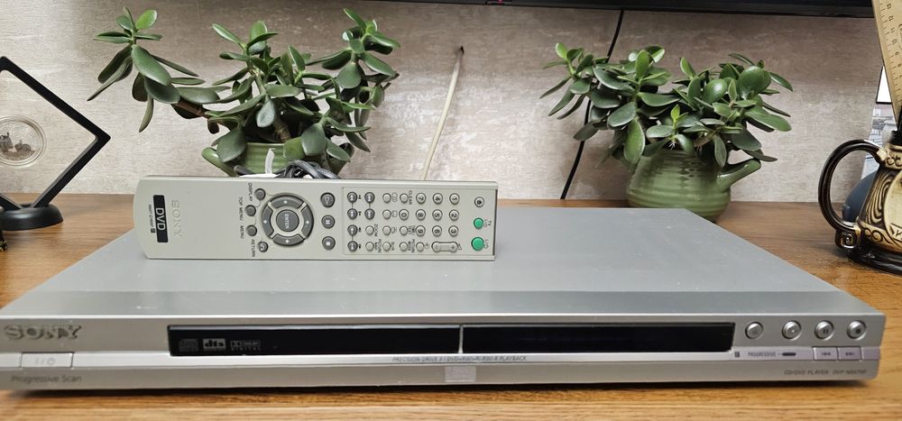 Продам DVD плеер Sony