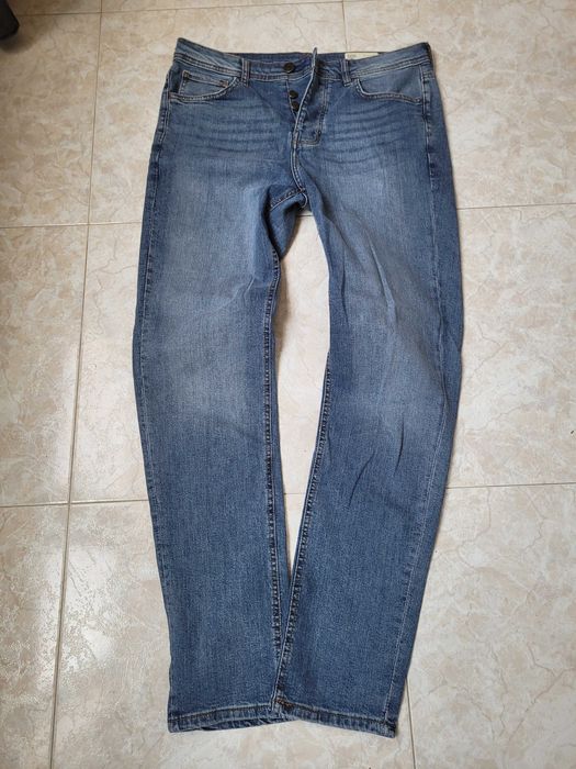 Продавам дънки чисто нови