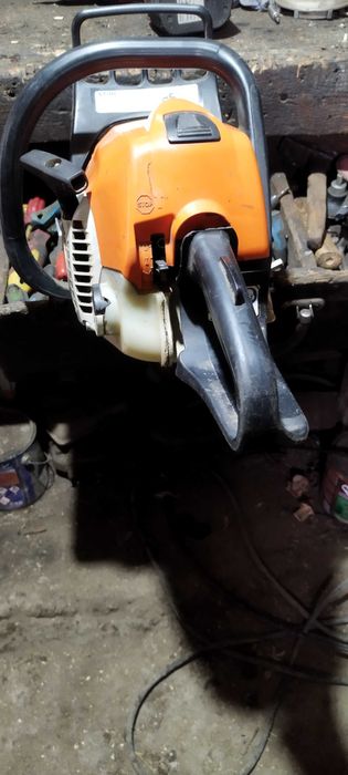 Vînd drujbă stihi 211.si motocositoare Husqvarna 128r