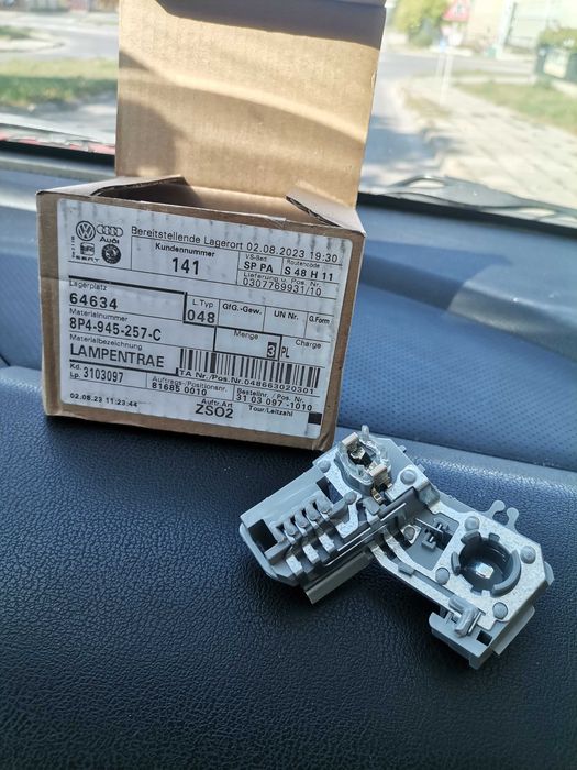 Платка за Ауди оргинална ляв стоп.. Чисто нова