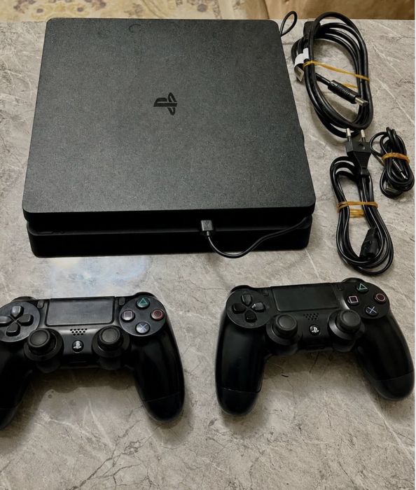 Play station4 slim