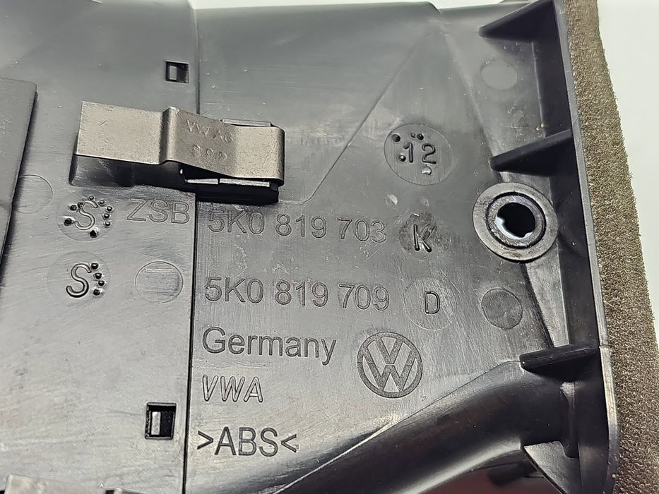 Grila aerisire stanga Volkswagen Golf 6 (5K1) [Fabr 2009-2013] 5K0819