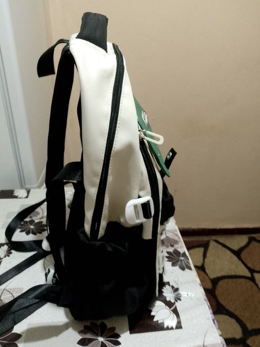 Школьный рюкзак в хорошем состояние