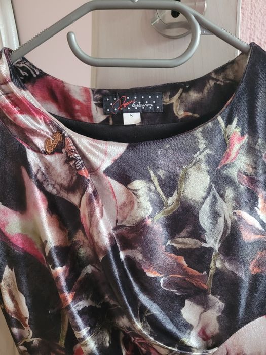 Кадифена рокля на цветя