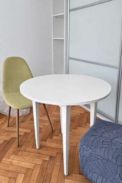 Дървена бяла маса диаметър около 80см