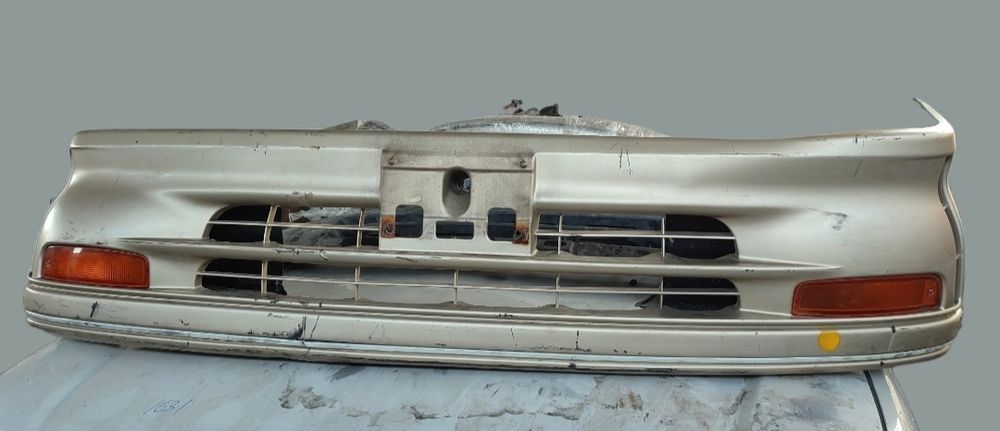 Бампер Toyota Hiace 106 передний