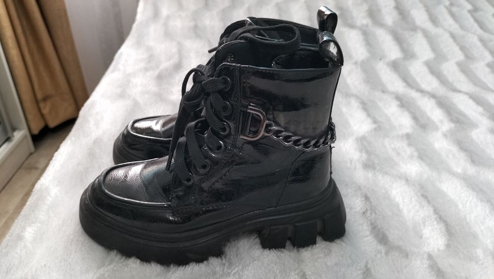 Продам обувь для девочки