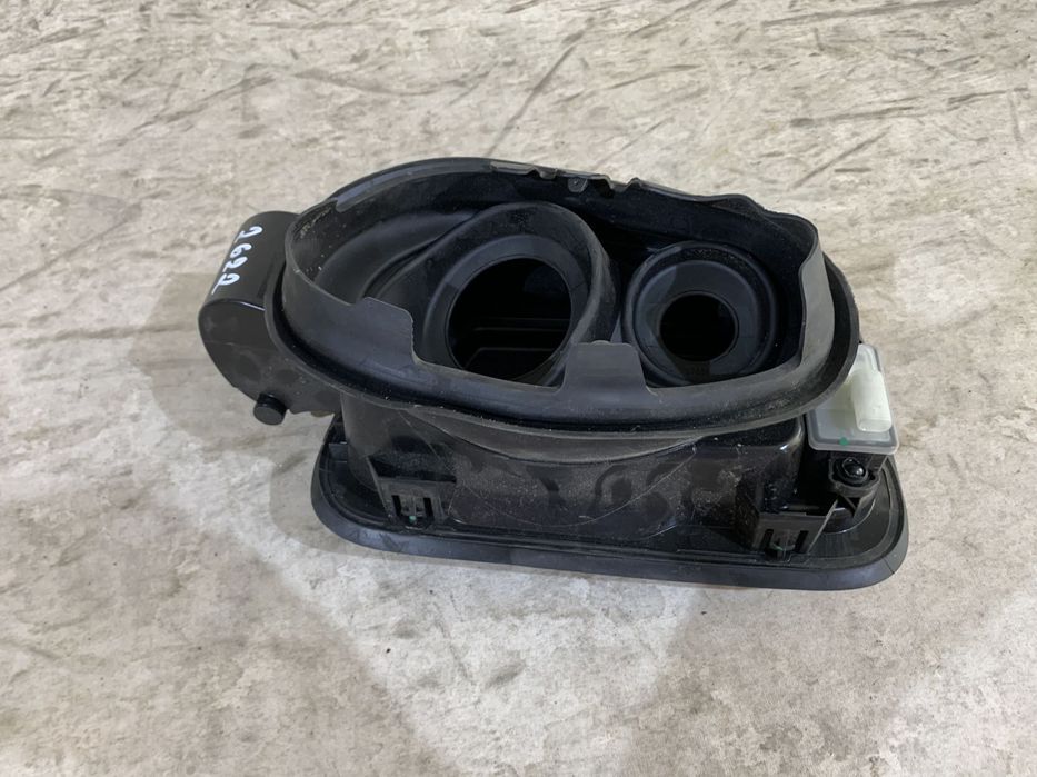 Usita rezervor si Adblue BMW seria 5 G31, 2016, 2017, 2018, 2019, 2020, 2021, 2022, 2023