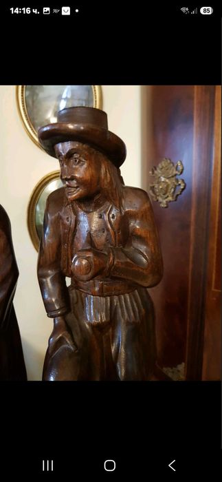 Антични бретонски персонажи комплект от две дървени фигури