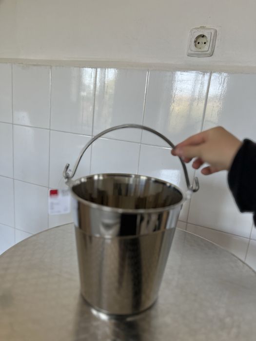 Găleata din oțel inoxidabil