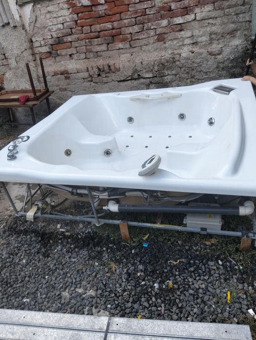 Jacuzzi perfect ficțional