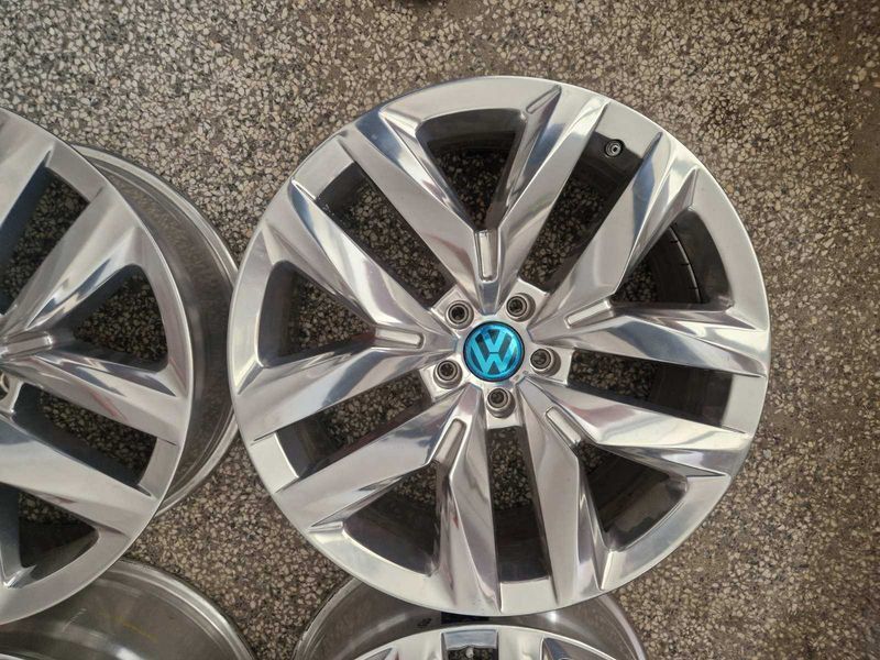 Оригинални джанти за
VW Tuareg lll R20/CR  в топ състояние