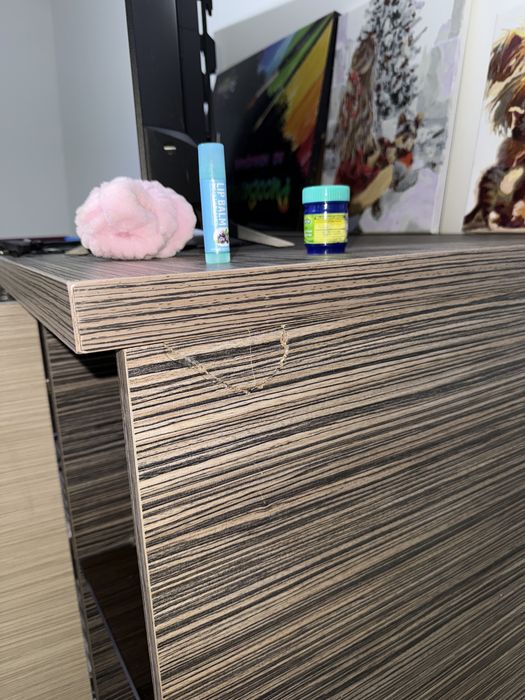 Хороший шкаф из дерева