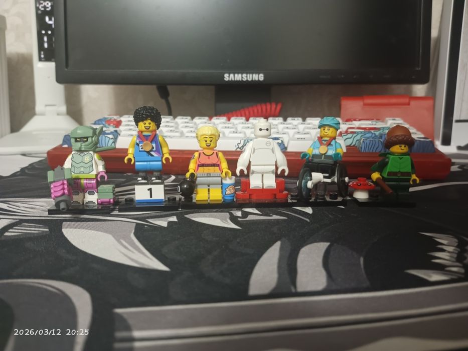 Продам серийный lego фигурки