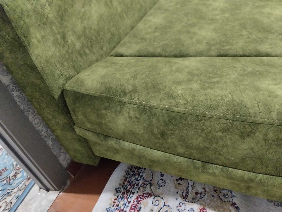 Тахта, раскладывается.