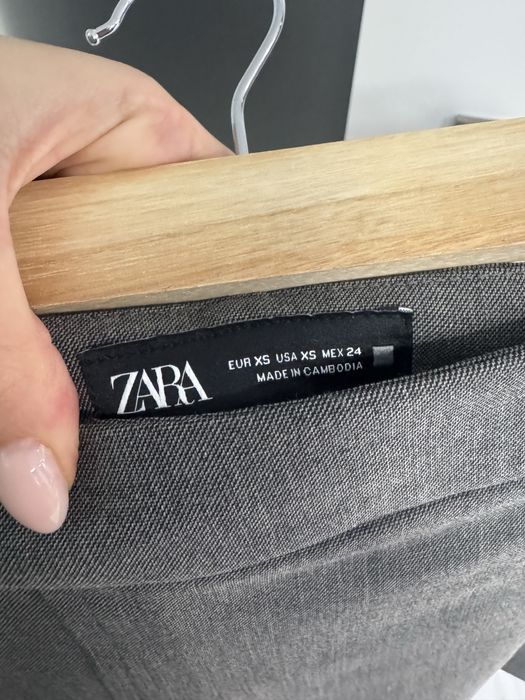 Пола Zara в сиво
