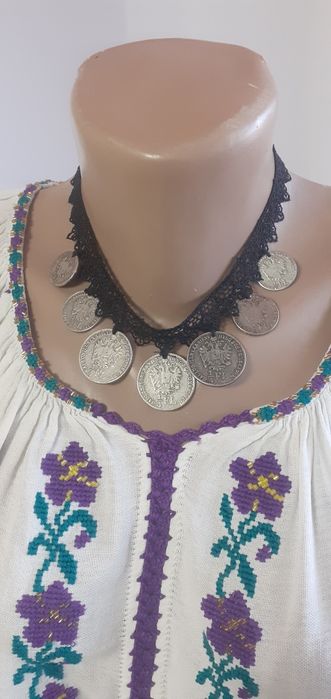 Salbă veche cu bani ,costum popular.