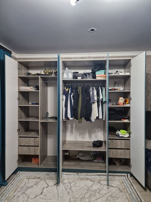 Продаётся большой шкаф